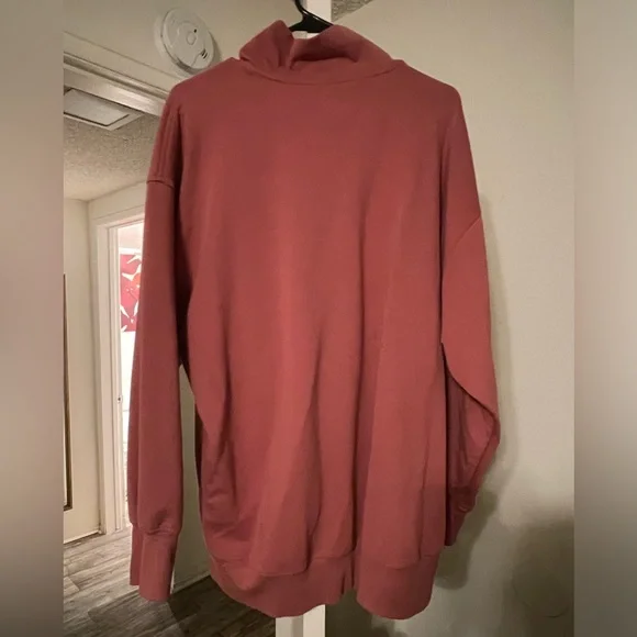 Old Navy Activewear top - Picture 4 of 7